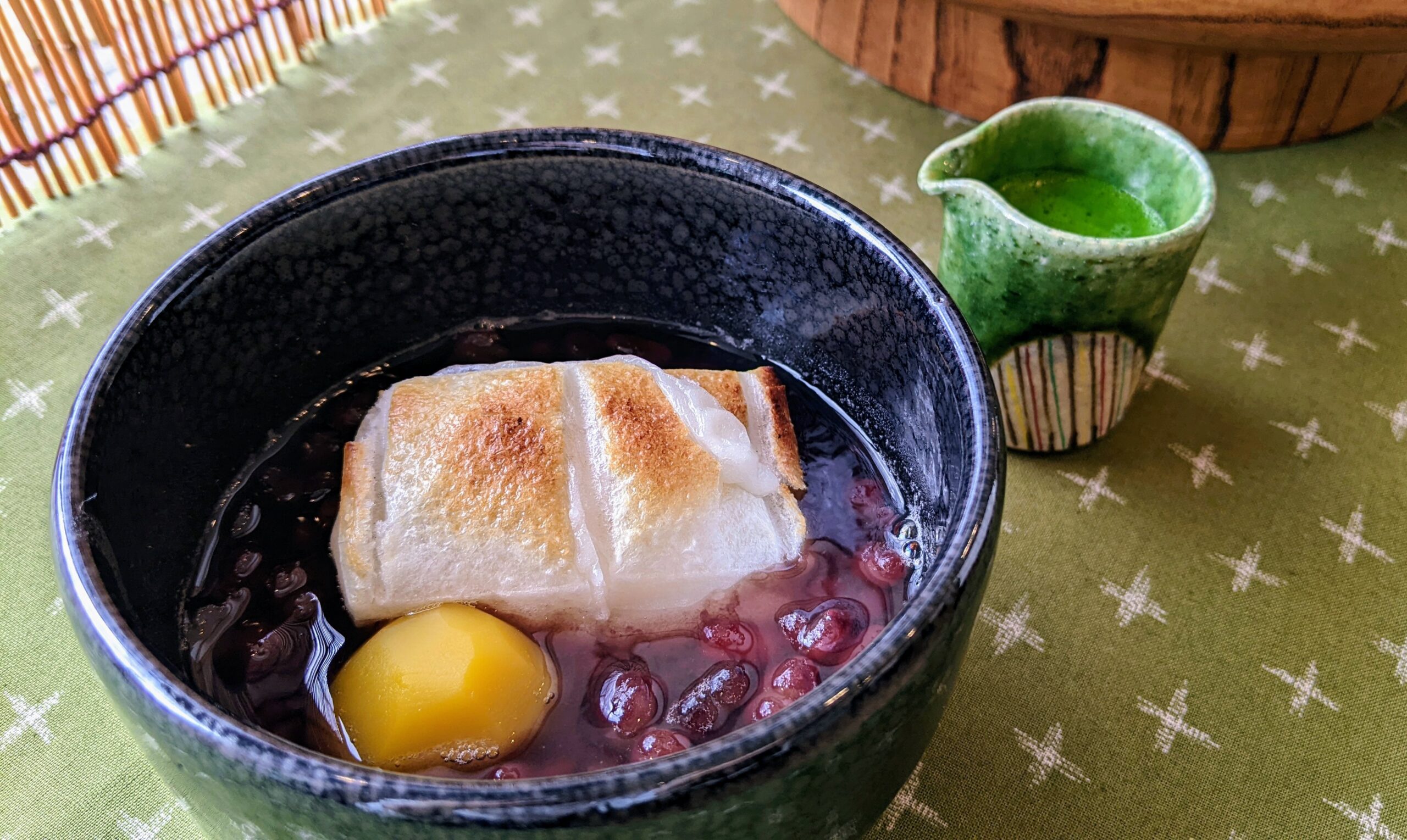 香ばしい焼き餅と北海道産小豆のぜんざい